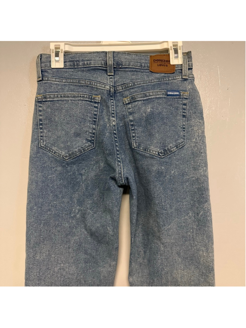 DENIZEN from Levi's Blue '90s Loose Straight Jeans women’s Size 2 acid wash - Picture 8 of 11